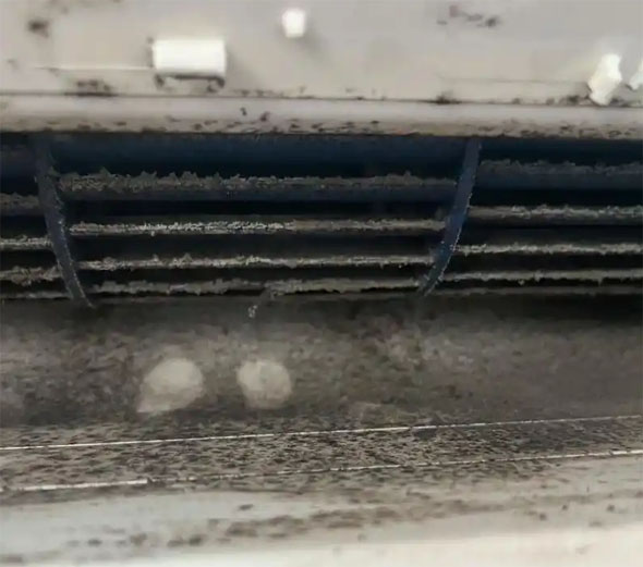 尧都空调吹的风有股烧焦味是怎么回事